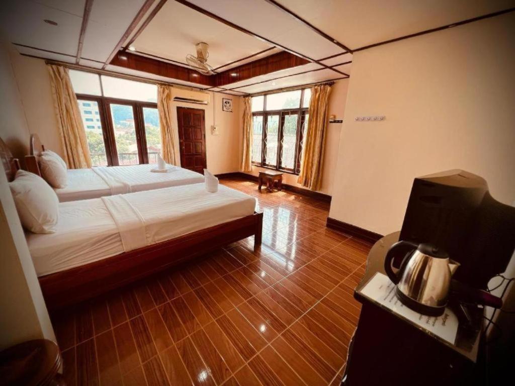 Walking Street Hotel Vang Vieng Exterior photo