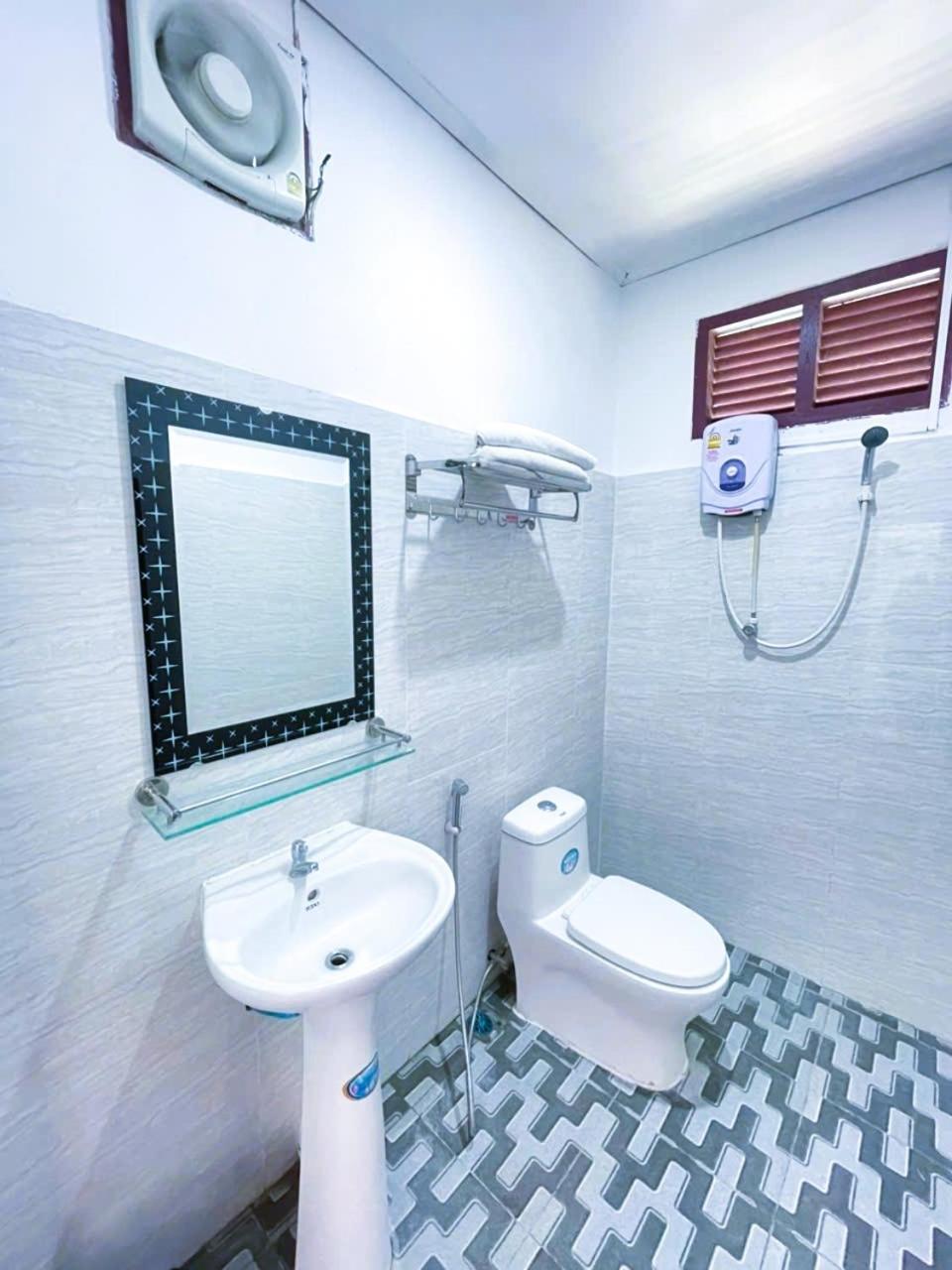 Walking Street Hotel Vang Vieng Exterior photo