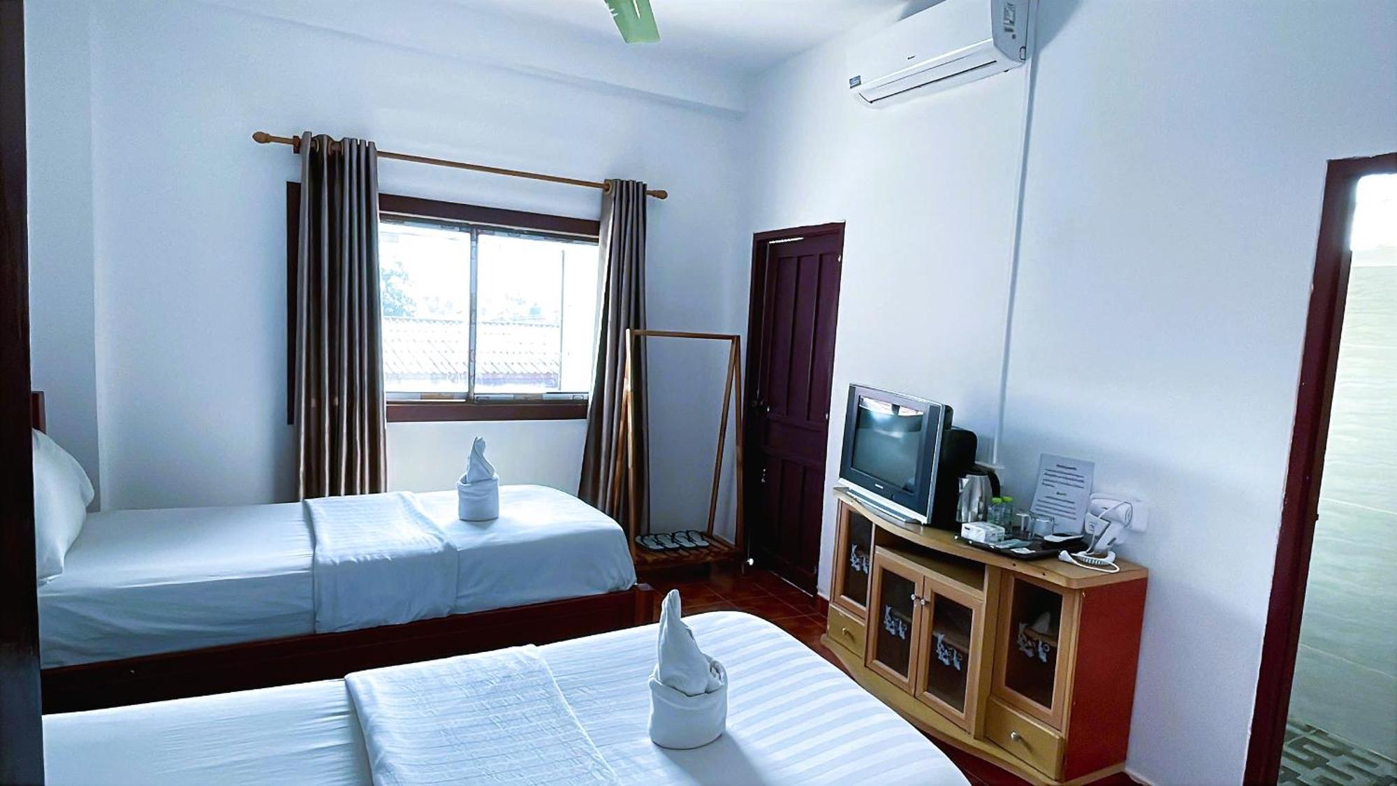 Walking Street Hotel Vang Vieng Exterior photo